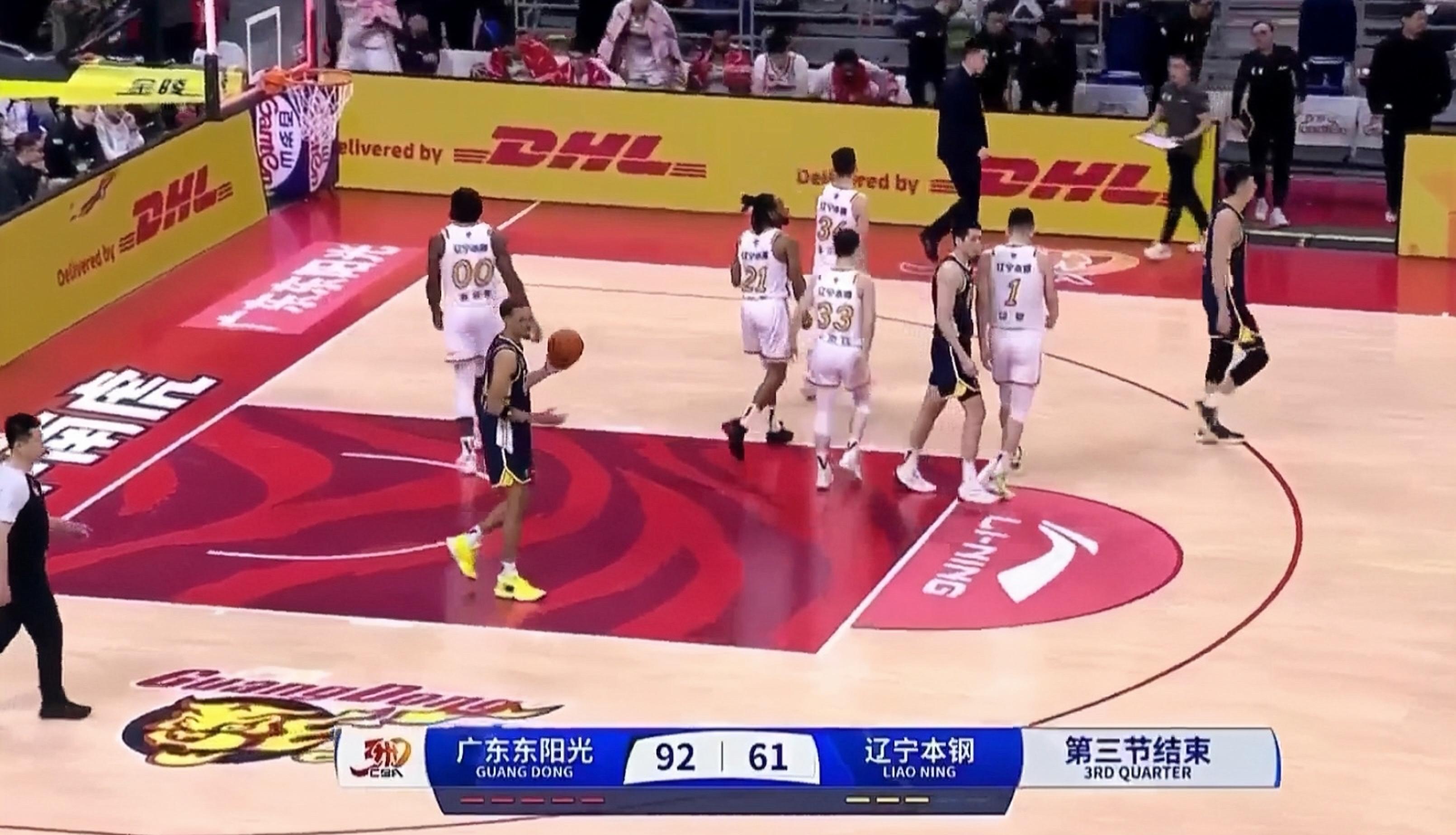 凭借一波辽宁队，全国篮球锦标赛成功救主，现场观众齐声高喊的简单介绍