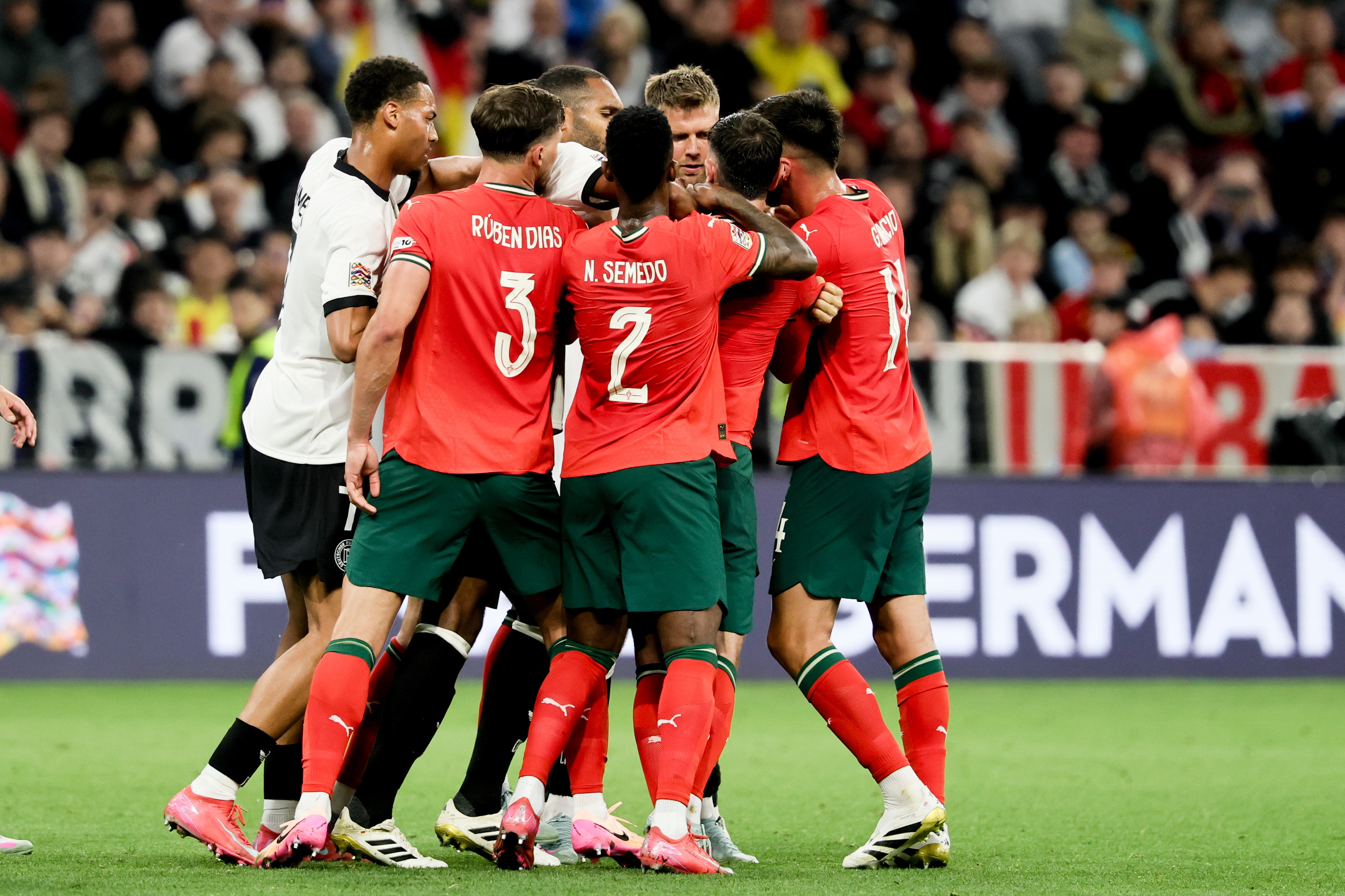 葡萄牙大胜土耳其，晋级欧洲杯半决赛