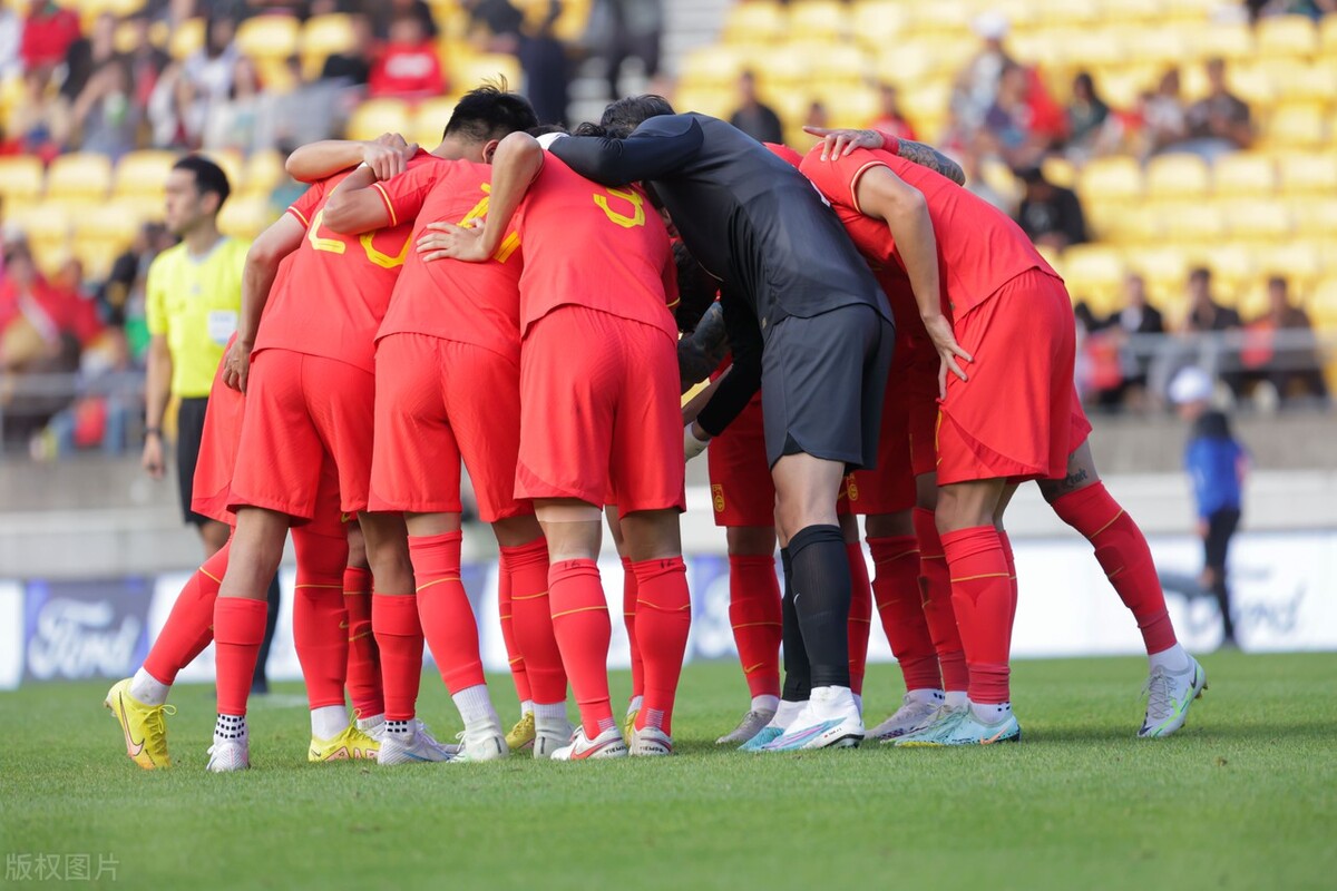 1xBit体育竞技-包含谁是本赛季国内足球最受瞩目的球员？的词条