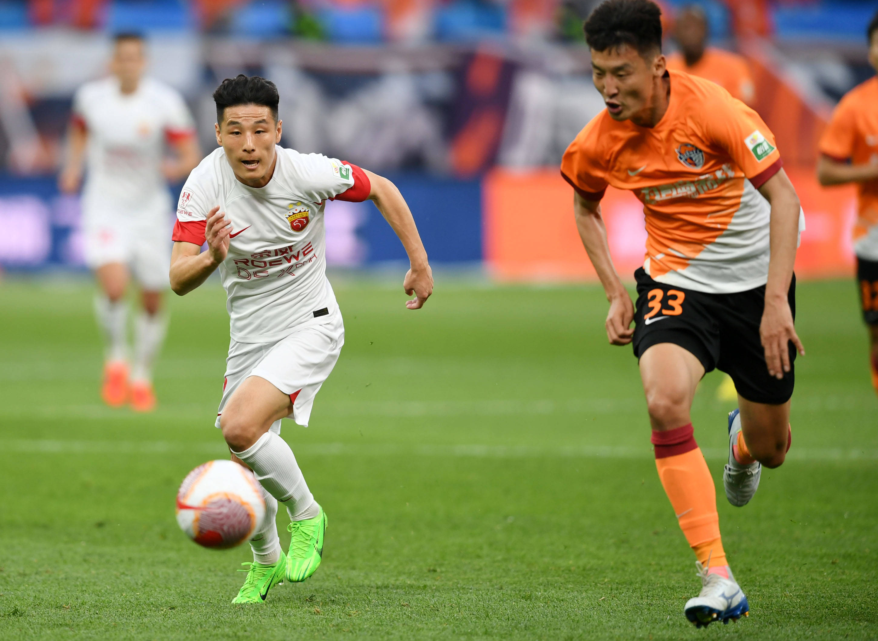 1xBit体育视频-包含热门球队在赛场上遭遇不利局面，面临困境的词条