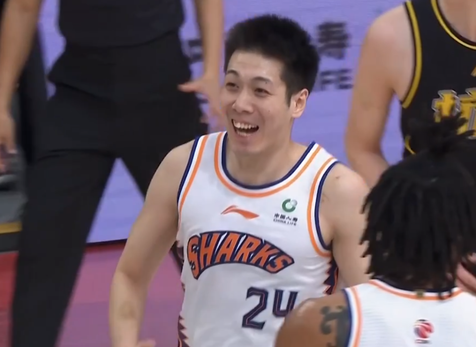 上海队顽强作战，成功战胜对手