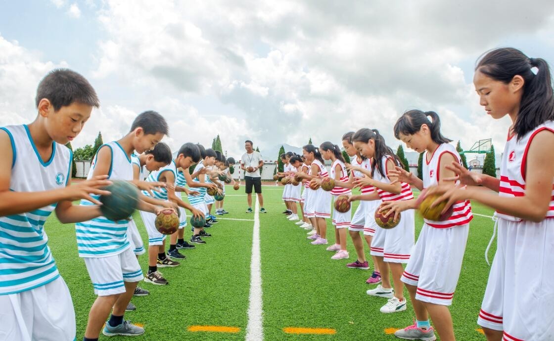 新人崭露头角,球队战术得到改善 新人崭露头角,球队战术得到改善