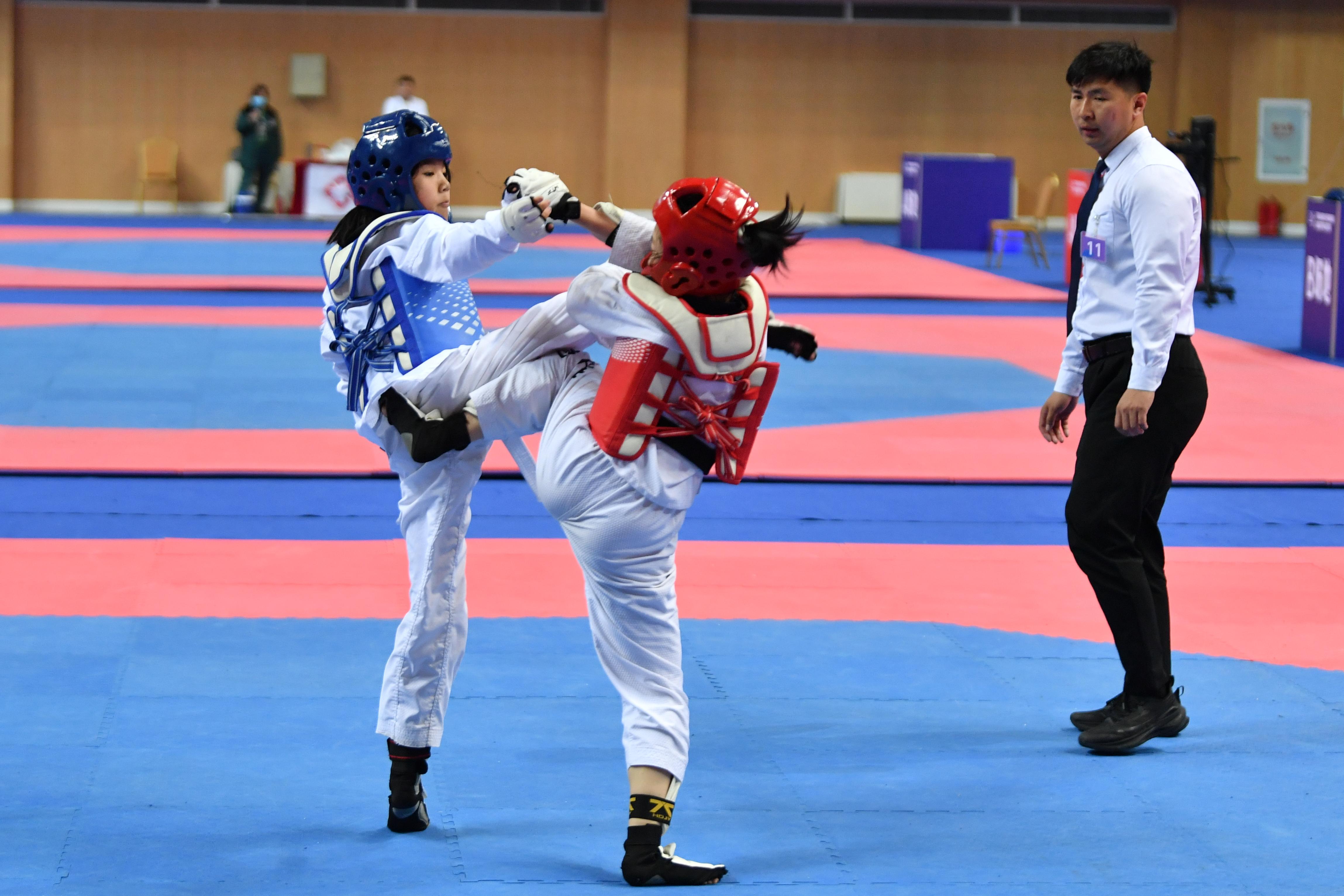 1xBit体育官方入口-跆拳道比赛中我国选手技压群雄