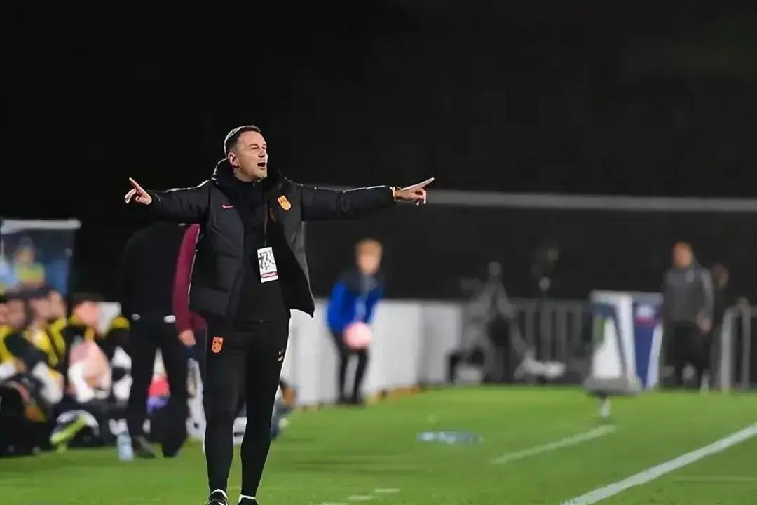 1xBit体育网页版登录入口-球队备战国际大赛，主教练严格要求