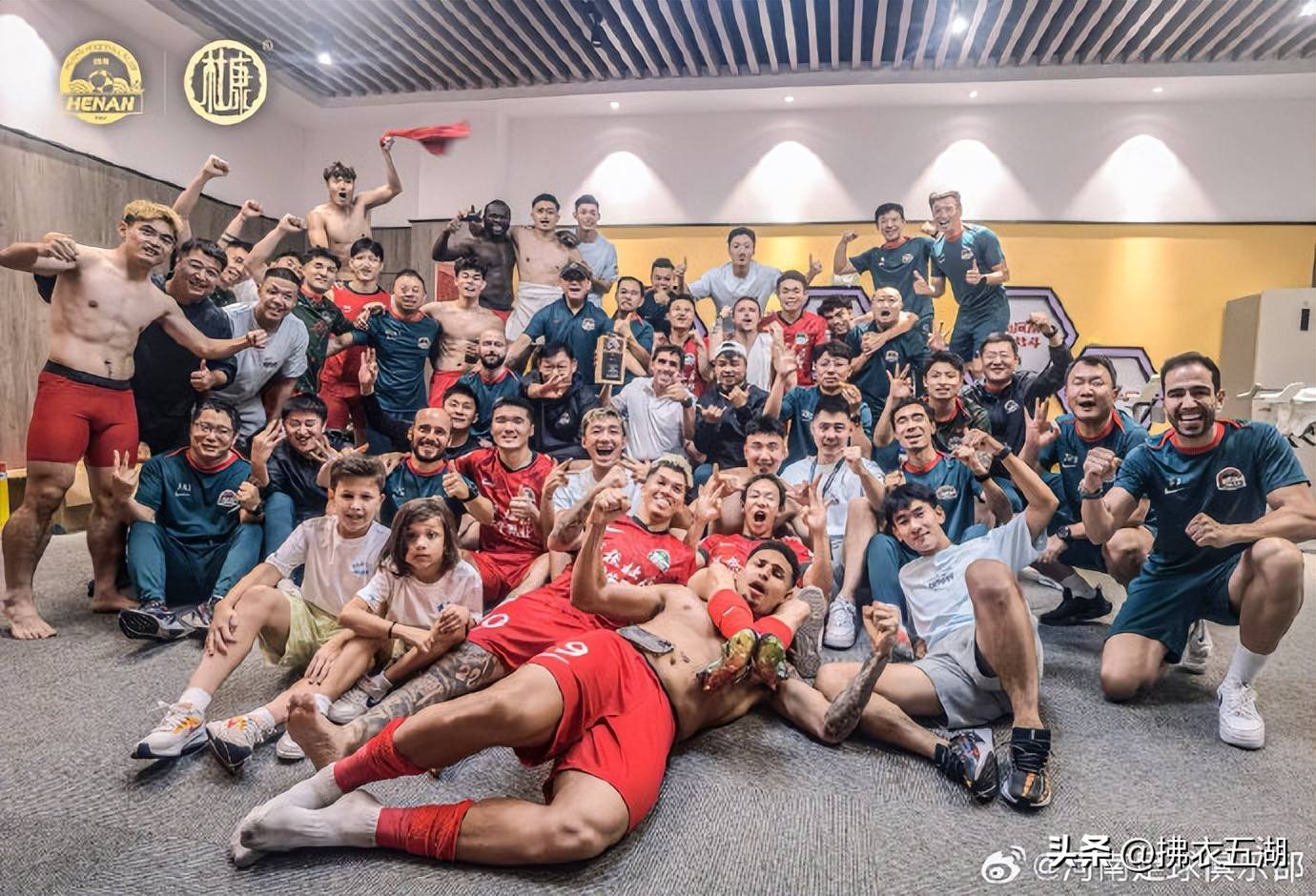 振奋人心！球队士气高昂，取得胜利的简单介绍