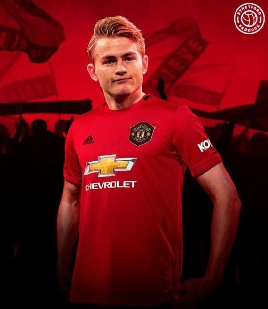 德里赫特喜迎爱子诞生！与妻子庆祝这一重要时刻的简单介绍