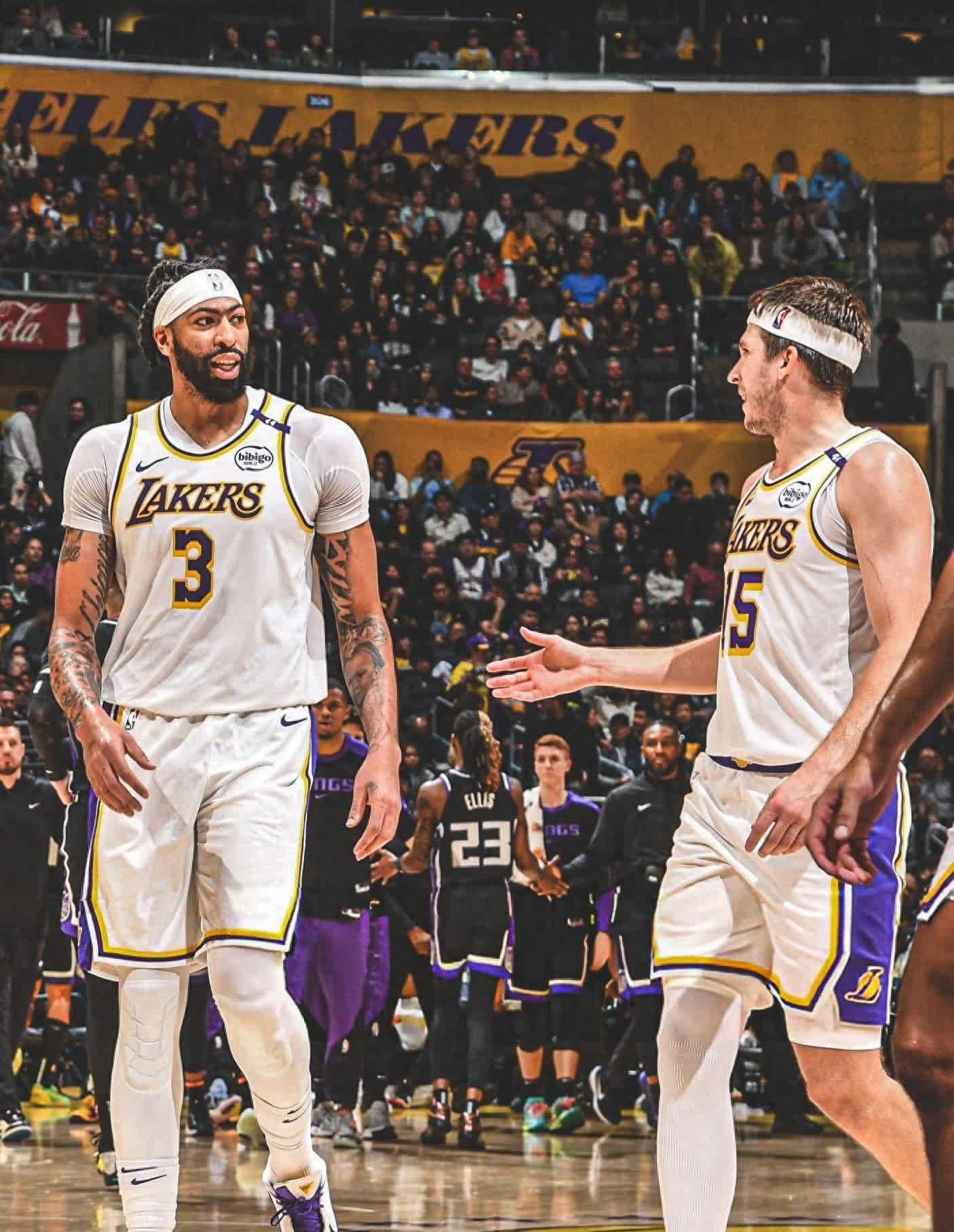 包含湖人客场力克国王，取得四连胜的词条