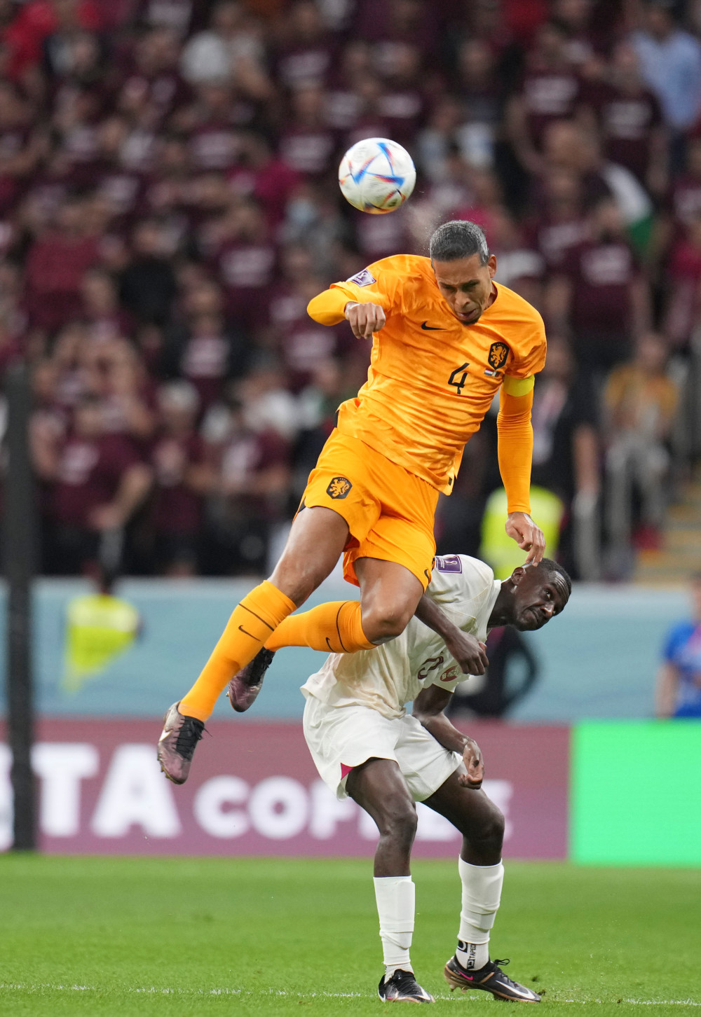 荷兰队实现惊人突破，抢眼世界杯赛场的简单介绍