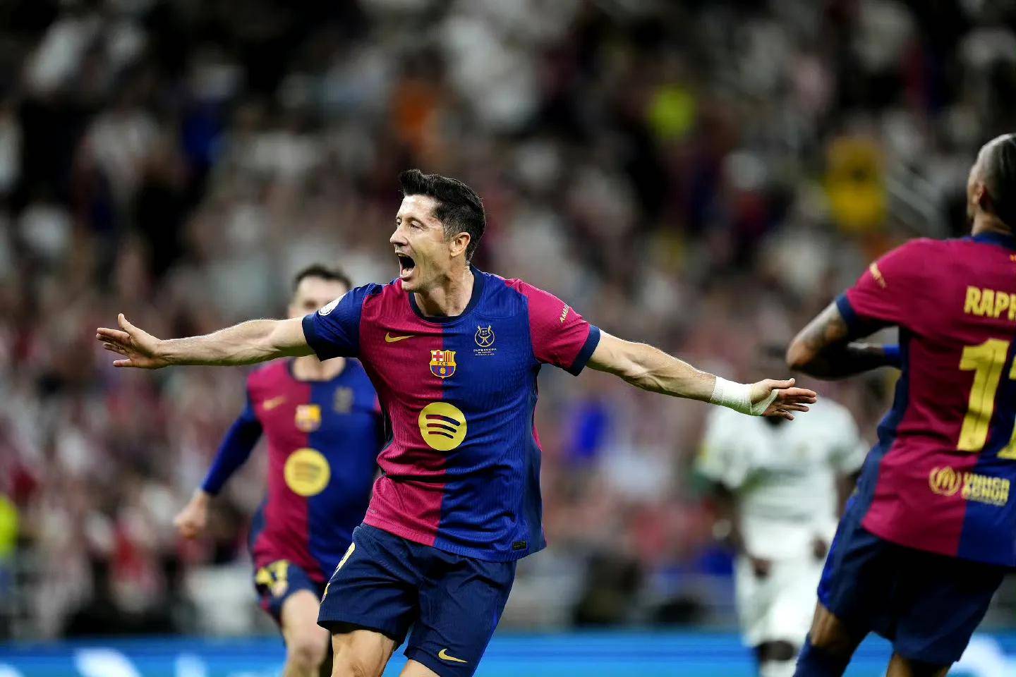 皇马前锋梅开二度,巴萨遭到逆转 皇马前锋梅开二度,巴萨遭到逆转