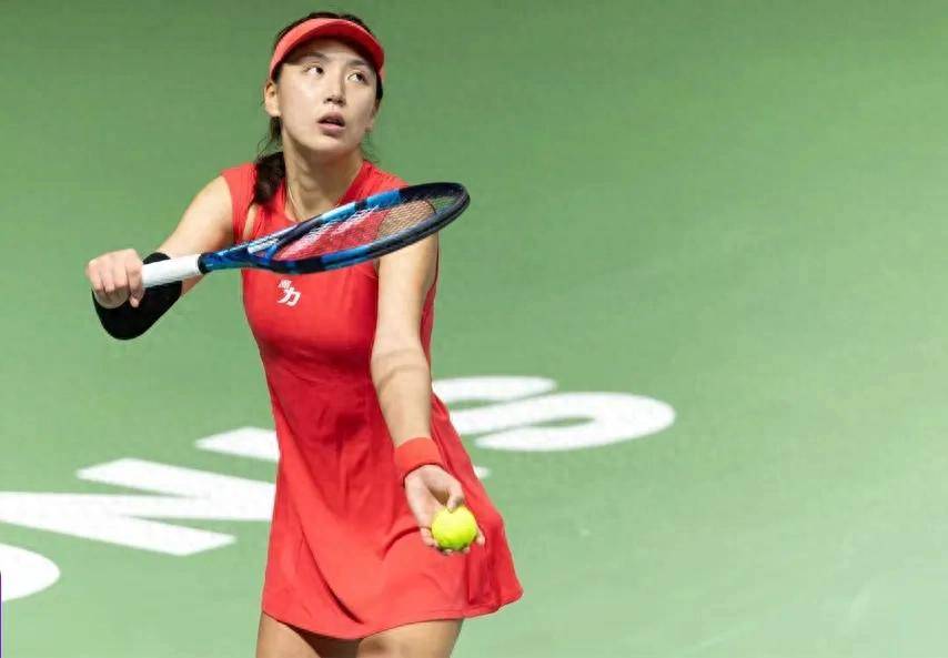 新加坡射击选手冷静应对，连胜冠军